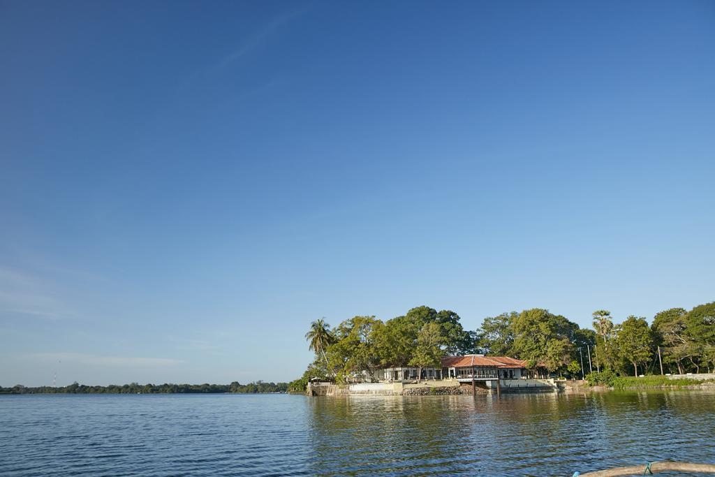 Готель Ekho Lake House Полоннарува Екстер'єр фото